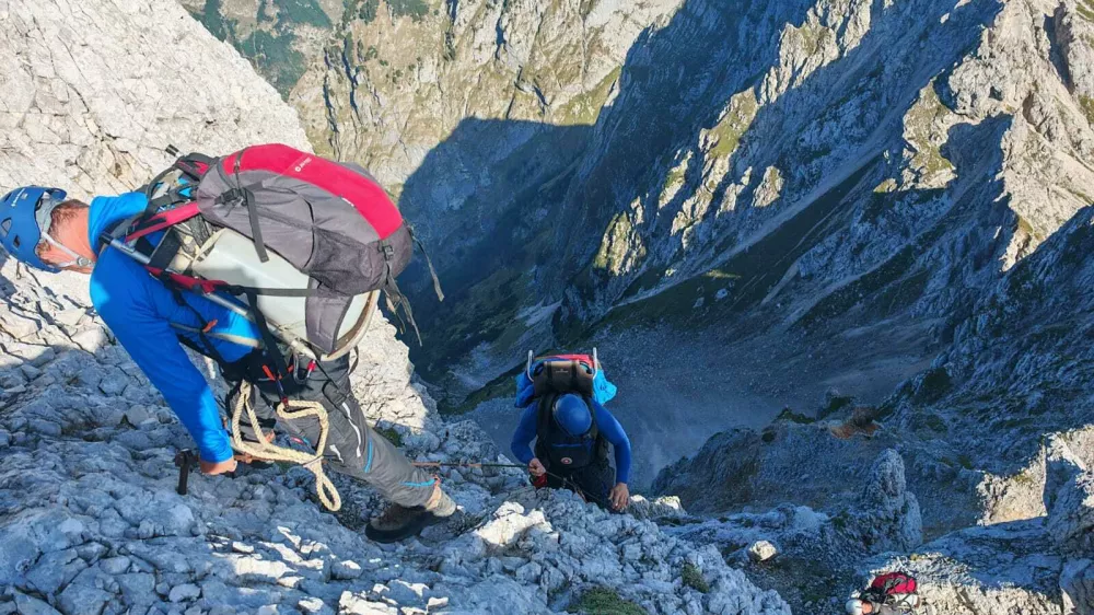 Markacisti Planinskega dru&scaron;tva Jesenice so pot, ki vodi iz Zadnje Trente na Bav&scaron;ki Grintavec. obnovili ob tehnični podpori Planinske zveze Slovenije. Foto: Hasan Felič
