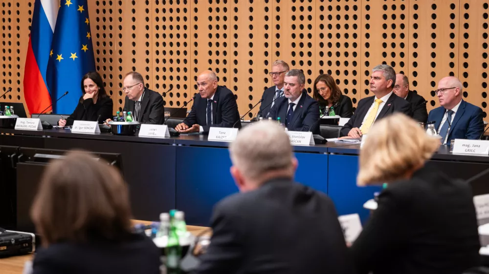 Jan&scaron;a diplomatom: &raquo;Interesi Slovenije morajo biti vedno v ospredju&laquo;
