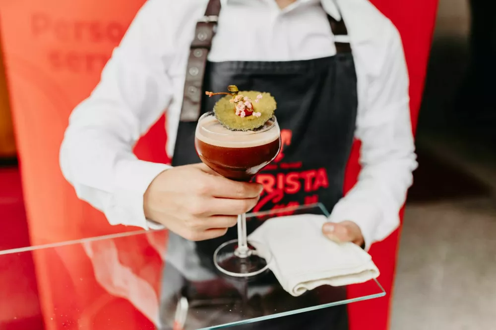 Dim je kot tisti duhec iz svetilke &ndash; želim si, da bi vsakomur, ko bo poskusil ta koktajl, izpolnil eno željo,&laquo; je ob predstvitvi tekmovalnega napitka dejal Jožef Fartek. 