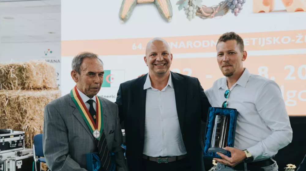 Iz leve proti desni: Matija Kociper, glavni enolog kleti leta 1993, Gorazd Bedenčič, direktor kleti Puklavec Family Wines in Luka Radiček, glavni enolog Puklavec Family Wines (Foto: Agencija Damn)