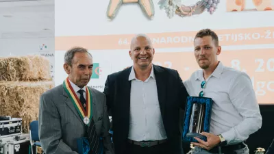 Iz leve proti desni: Matija Kociper, glavni enolog kleti leta 1993, Gorazd Bedenčič, direktor kleti Puklavec Family Wines in Luka Radiček, glavni enolog Puklavec Family Wines (Foto: Agencija Damn)
