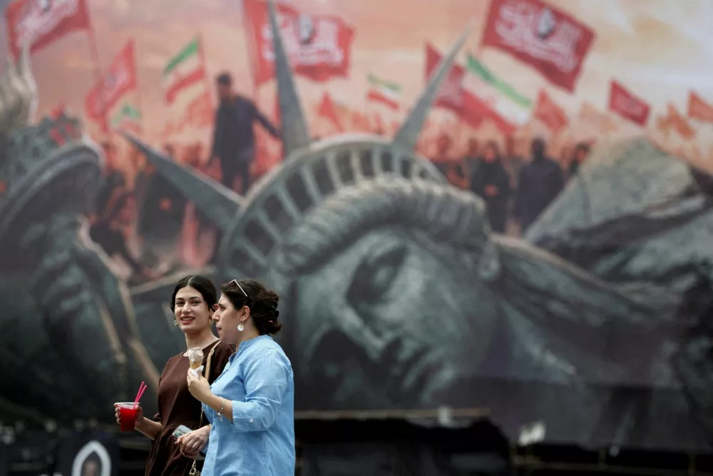 FILE PHOTO: People walk past an anti-U.S. billboard on a street in Tehran, Iran, August 3, 2026. Majid Asgaripour/WANA (West Asia News Agency) via REUTERS  ATTENTION EDITORS - THIS PICTURE WAS PROVIDED BY A THIRD PARTY. ISRAEL OUT. NO COMMERCIAL OR EDITORIAL SALES IN ISRAEL. NO ACCESS FOR ISRAELI MEDIA. NO USE BBC PERSIAN. NO USE VOA PERSIAN. NO USE MANOTO. NO USE IRAN INTERNATIONAL. NO USE RADIO FARDA. DIGITAL: NO USE BBC PERSIAN. NO USE VOA PERSIAN. NO USE MANOTO. NO USE IRAN INTERNATIONAL. NO USE RADIO FARDA.   TPX IMAGES OF THE DAY/File Photo