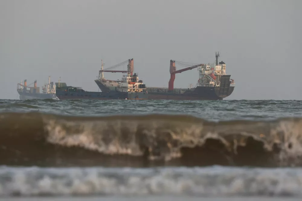 Vessels in the Strait of Hormuz are visible near the beach of Bandar Abbas, Iran, August 26, 2026. Majid Asgaripour/WANA (West Asia News Agency) via REUTERS ATTENTION EDITORS - THIS PICTURE WAS PROVIDED BY A THIRD PARTY. ISRAEL OUT. NO COMMERCIAL OR EDITORIAL SALES IN ISRAEL. NO ACCESS FOR ISRAELI MEDIA. NO USE BBC PERSIAN. NO USE VOA PERSIAN. NO USE MANOTO. NO USE IRAN INTERNATIONAL. NO USE RADIO FARDA. DIGITAL: NO USE BBC PERSIAN. NO USE VOA PERSIAN. NO USE MANOTO. NO USE IRAN INTERNATIONAL. NO USE RADIO FARDA.