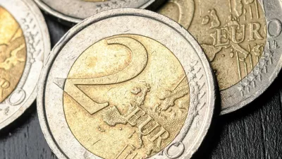 Vredni 2 evra? Nekatere so prodali tudi za 100.000 evrov. Slika je simbolična. / Foto: Istock