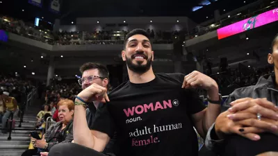 FILE PHOTO: Aug 23, 2026; Chicago, Illinois, USA; Turkish-American former basketball player and human rights activist Enes Kanter Freedom is seen prior to a game between the Indiana Fever and the Chicago Sky at Wintrust Arena. Mandatory Credit: Patrick Gorski-Imagn Images/File Photo / Foto: Patrick Gorski