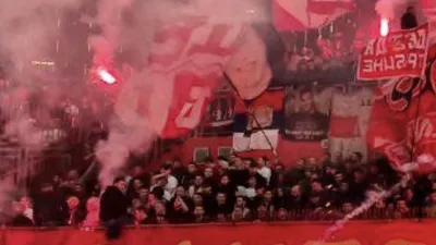 Navijači Crvene zvezde so skandirali ime Ratka Mladića. 