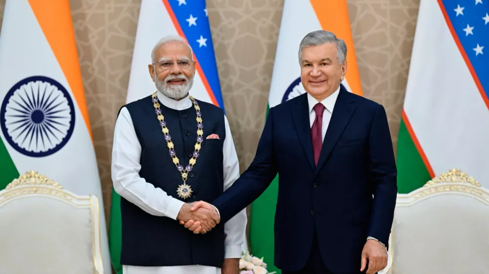 In this photo released by Uzbekistan's Presidential Press Office, Uzbekistan's President Shavkat Mirziyoyev, right, and Indian Prime Minister Narendra Modi pose for a photo during their meeting in Tashkent, Uzbekistan, on Sunday, Aug. 30, 2026. (Uzbekistan's Presidential Press Office via AP)