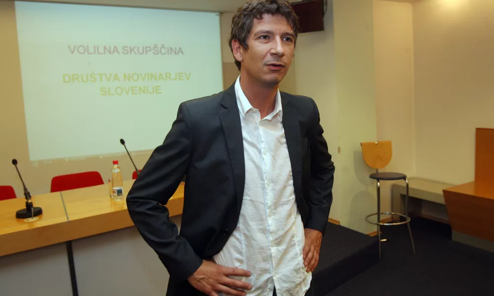 dosedanji predsednik DNS Grega Repovž - Volilna skup&scaron;čina DNS - Dru&scaron;tvo novinarjev Slovenije, na kateri so poleg organov dru&scaron;tva volili tudi novega predsednika.   //FOTO: Luka Cjuha