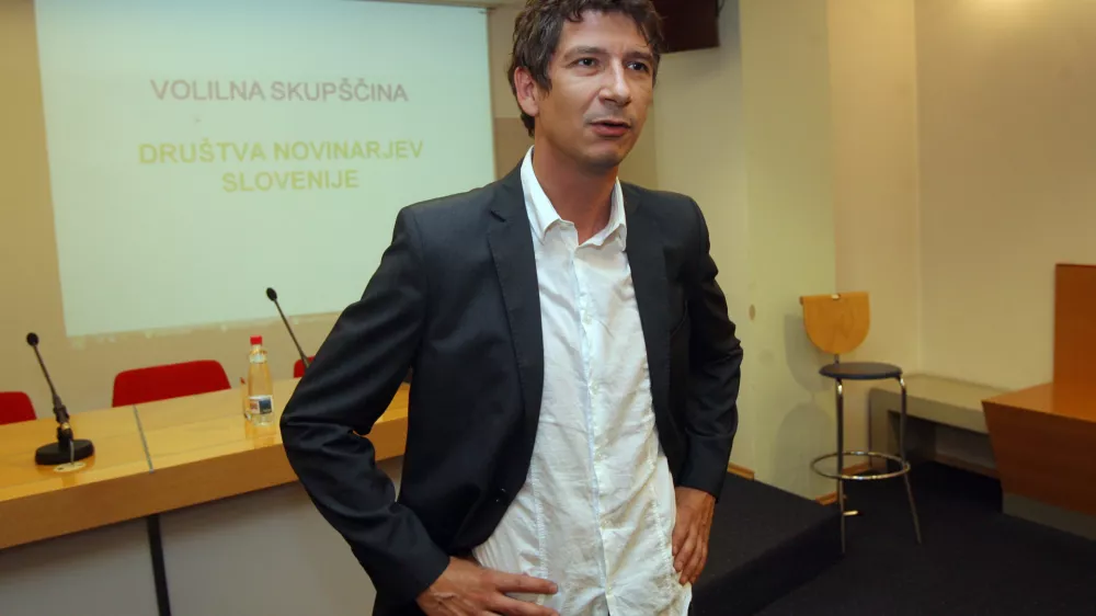 dosedanji predsednik DNS Grega Repovž - Volilna skup&scaron;čina DNS - Dru&scaron;tvo novinarjev Slovenije, na kateri so poleg organov dru&scaron;tva volili tudi novega predsednika.   //FOTO: Luka Cjuha
