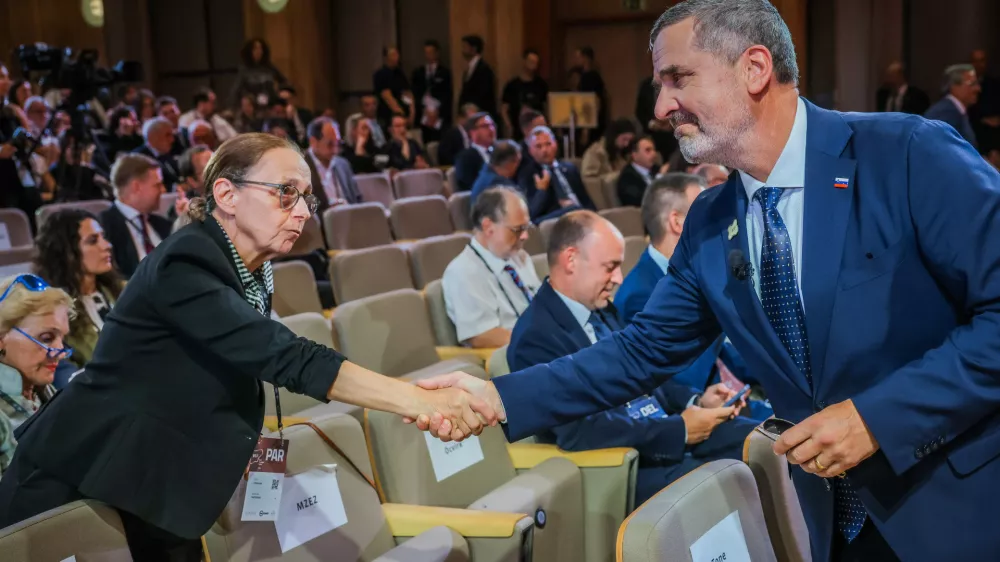 Bled, Festivalna dvorana.Blejski strateski forum 2026.Panel zunanjih ministrov z naslovom Geopoliticni pretresi: Srednja in jugovzhodna Evropa v svetu koridorjev, varnosti in siritve.Izraelska veleposlanica veleposlanica Ruth Cohen-Dar in minister za zunanje in evropske zadeve Tone Kajzer.