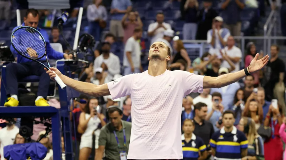 Tennis - U.S. Open - Flushing Meadows, New York, United States - September 2, 2026 Germany's Alexander Zverev celebrates after winning his first round match against Italy's Lorenzo Sonego IMAGN IMAGES via Reuters/Geoff Burke   TPX IMAGES OF THE DAY
