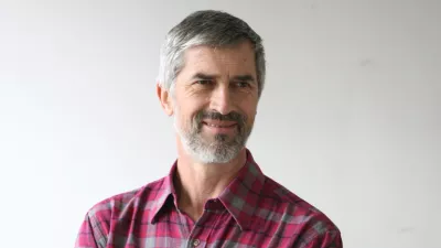 Andrej Velkavrh, meteorolog - vremenoslovec in dolgoletni televizijski napovedovalec vremena, prognostik v Uradu za meteorologijo pri ARSO - Agencija RS za okolje, kolumnist- Dnevnik 2016 - portreti za komentarje in kolumne - kolumnisti - novinarji//FOTO: Toma? Skale
