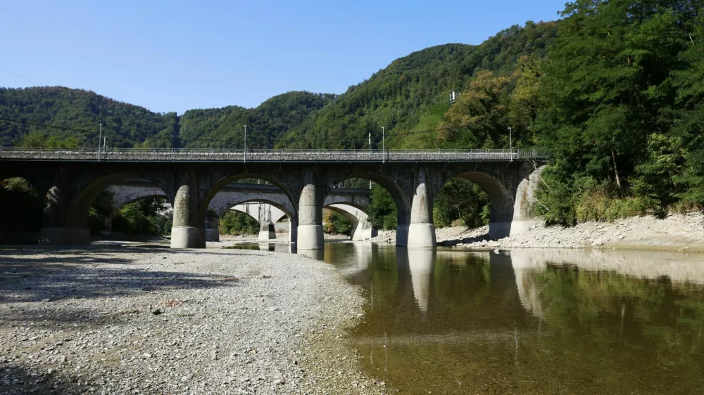Slovenija, Zidani Most, 10.08.2026, 10. avgust 2026Nizek vodostaj reke Save zaradi su&scaron;nega obdobja, narava, su&scaron;a, su&scaron;no obdobje, pomanjkanje padavin, vročina, vročinski val, poletje,Foto: Borut Živulović/F.A.Bobo