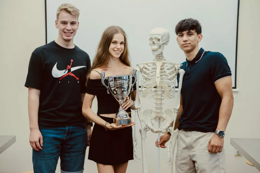 &Scaron;tudenti medicine, Žiga Pogačar, Kaja Berk Skok, Vid Vincenc Boc. anatomska olimpijada, zmagovalci, anatomija, MF Ljubljana / Foto: Jaka Gasar