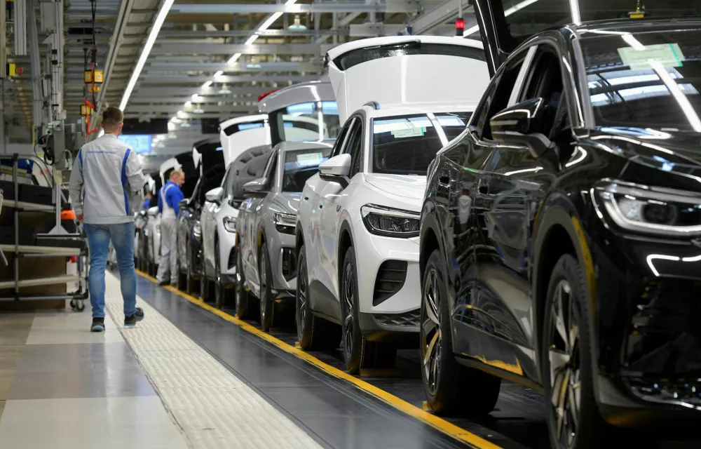 FILE PHOTO: Technicians work at the production line for electric car models of the Volkswagen Group in Zwickau, Germany, April 26, 2022. REUTERS/Matthias Rietschel/File Photo