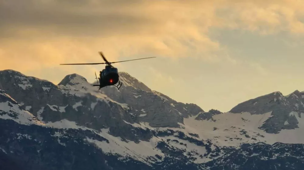 Helikopter, Gorska re&scaron;evalna zveza, voja&scaron;ki helikopter, gore, planine