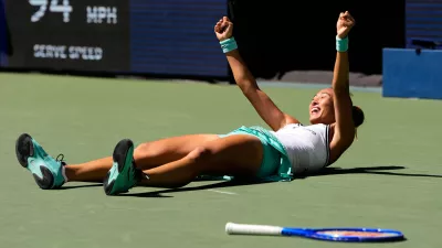 Qinwen Zheng, of China, celebrates after winning a match against Iga Swiatek, of Poland, during the fourth round of the U.S. Open tennis championships, Monday, Sept. 7, 2026, in New York. (AP Photo/Seth Wenig)