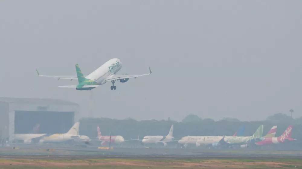 A Citilink Airbus takes off from Soekarno-Hatta International Airport, as the airport reopened following the eruption of Mount Anak Krakatau, in Tangerang, near Jakarta, Indonesia, September 8, 2026. REUTERS/Yuddy Cahya Budiman   TPX IMAGES OF THE DAY