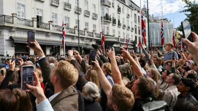 People use their mobile phones on the day of Norway's King Harald's funeral, in Oslo, Norway, September 9, 2026. NTB/Hans Olav Torgersen via REUTERS  ATTENTION EDITORS - THIS IMAGE WAS PROVIDED BY A THIRD PARTY. NORWAY OUT. NO COMMERCIAL OR EDITORIAL SALES IN NORWAY.
