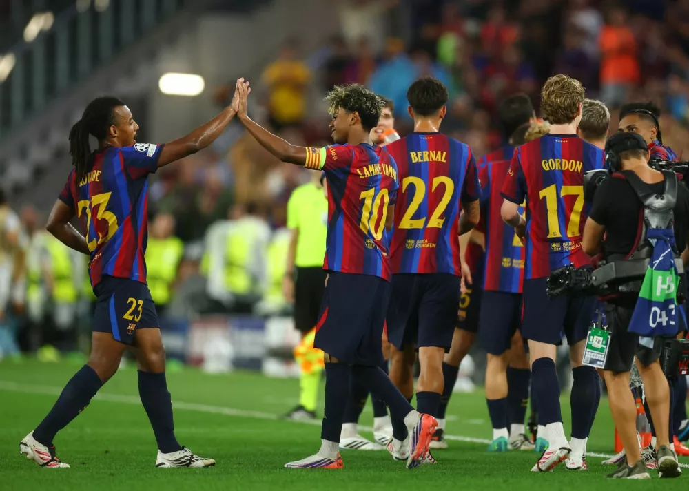Soccer Football - UEFA Champions League - FC Barcelona v Feyenoord - Spotify Camp Nou, Barcelona, Spain - September 9, 2026 FC Barcelona's Lamine Yamal celebrates scoring their fourth goal with Jules Kounde REUTERS/Albert Gea