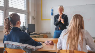 V raziskavi sodelujejo večinoma srednje&scaron;olci, nekaj pa je tudi osnovno&scaron;olcev, saj je glavni kriterij starost otroka. / Foto: Istock