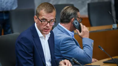 Ljubljana, DZ.Izredna seja DZ, na kateri so obravnavali predlog zakona o zacasnih ukrepih za ucinkovitejse izvajanje sistema dolgotrajne oskrbe.Poslanec Resnice Boris Mijic.