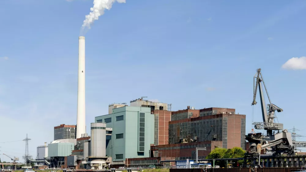 3F1BFAC Grosskraftwerk Mannheim, Mannheim, Germany. Coal-fired power station on the banks of the River Rhine, highlighting energy production and industry