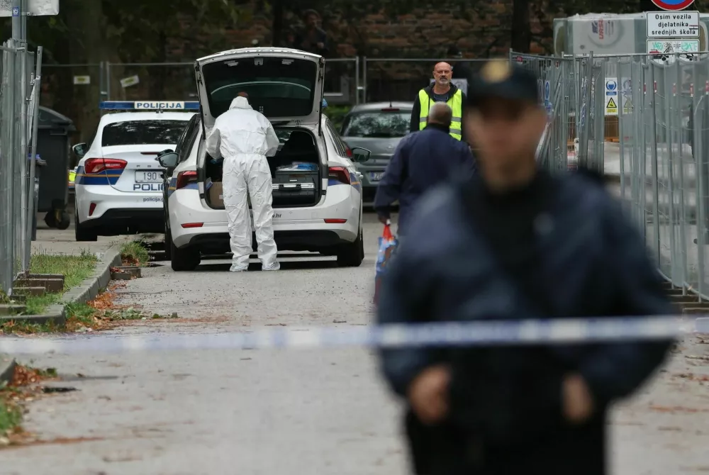 Dijak je na elektrotehnični srednji &scaron;oli v naselju Voltino v Zagrebu z nožem napadel drugega dijaka in zaposleno. 