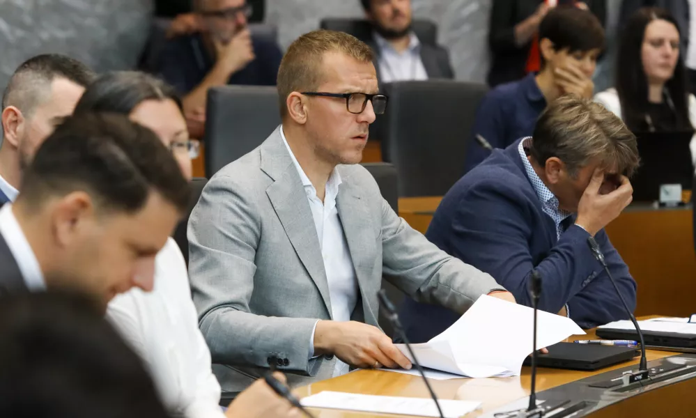 Boris Mijič resnica21.9.2026 - začetek redne seje DZ z glasovanjem o zahtevi skupine poslank in poslancev, Državni zbor redna sejaFoto: Luka Cjuha