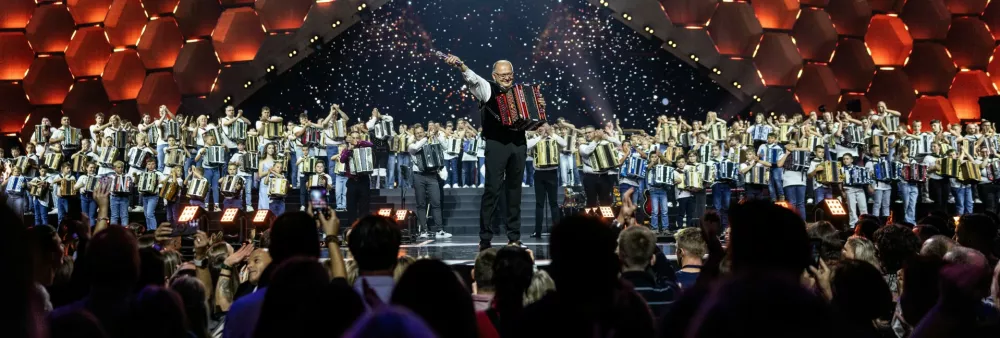 Peter &Scaron;vab in harmonikarji na Noči modrijanov / Foto: Mojca Marot