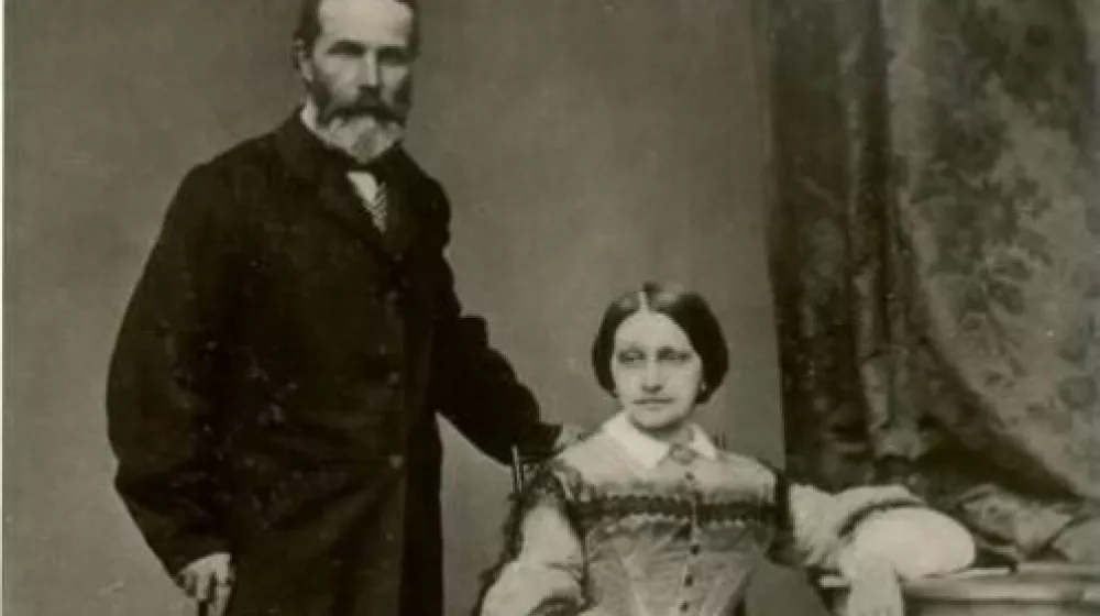 Zakonca Hočevar sta leta 1860&ndash;1862 živela v Gradcu, kjer je ta fotografija nastala, tam pa sta prenovila Hotel zur Stadt Triest in ga nato ugodno prodala naprej. F arhiv Posavski muzej Brežice / Foto: Arhiv Posavski Muzej Brežice