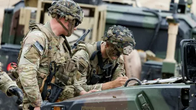 FILE PHOTO: U.S. Army Soldiers take part at Saber Junction excercise in Hohenfels, Germany, September 8, 2022. REUTERS/Lukas Barth/File Photo