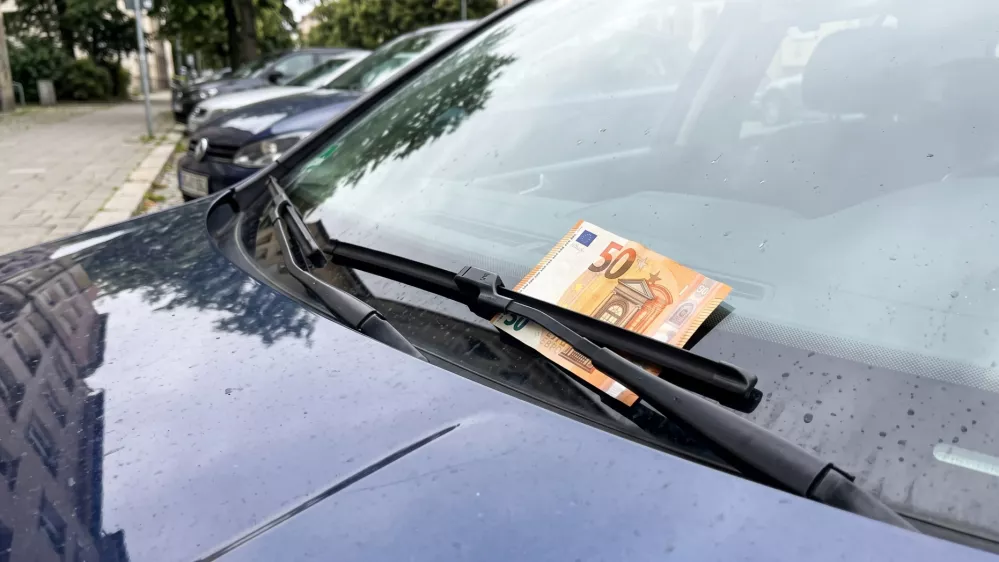 Slika je simbolična in je generirana s pomočjo umetne inteligence. / Foto: Google Gemini