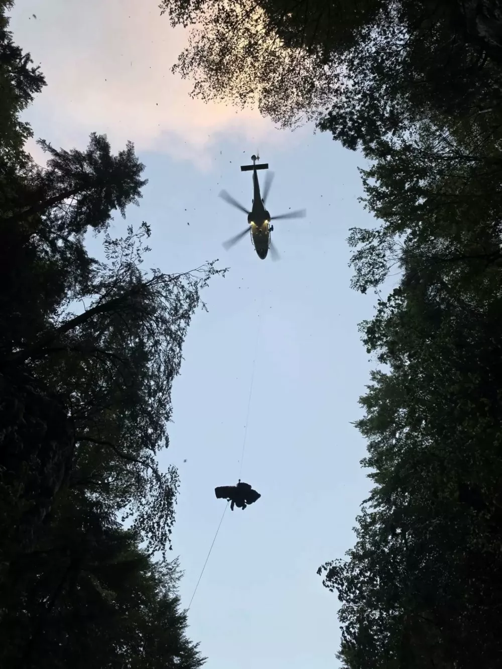 Nesreča pri slapu Savica, v kateri je umrl oče, sin pa je bil hudo po&scaron;kodovan.