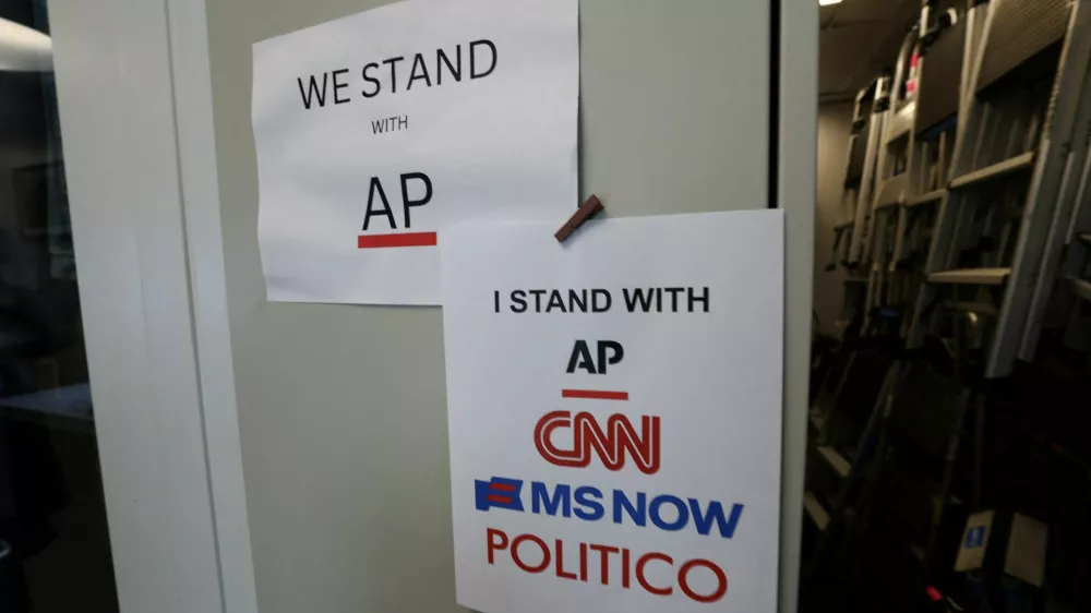 An updated solidarity sign adding CNN, MSNOW and POLITICO hangs outside the Associated Press booth at the White House grounds after US President Donald Trump banned three major news outlets &ndash; CNN, MS NOW and Politico from the White House, in Washington, D.C., US, September 21, 2026. REUTERS/Kevin Lamarque