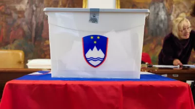 volilna skrinja- 21.05.2019 - Volišče - Upravna enota Ljubljana Center, Adamič – Lundrovo nabrežje- Evropske volitve 2019 - Volitve poslancev v Evropski parlament - predčasno glasovanje pred evropskim volitvami na sedežih okrajnih volilnih komisij.//FOTO: Bojan Velikonja