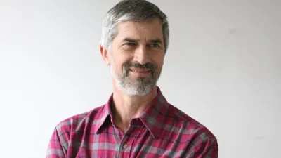 Andrej Velkavrh, meteorolog - vremenoslovec in dolgoletni televizijski napovedovalec vremena, prognostik v Uradu za meteorologijo pri ARSO - Agencija RS za okolje, kolumnist- Dnevnik 2016 - portreti za komentarje in kolumne - kolumnisti - novinarji//FOTO: Toma? Skale