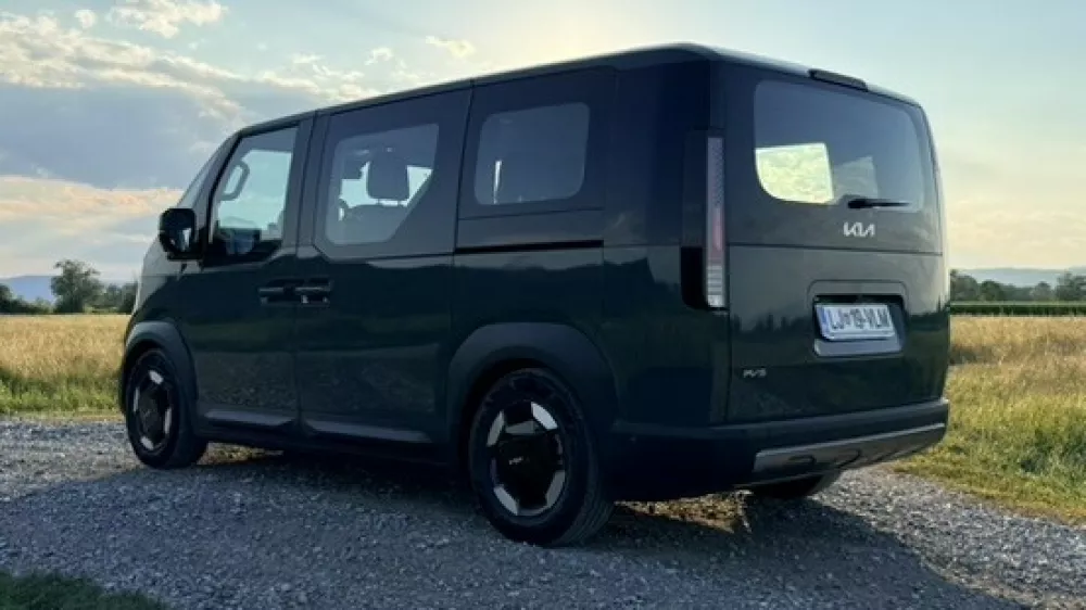 KiaPV5 Passanger