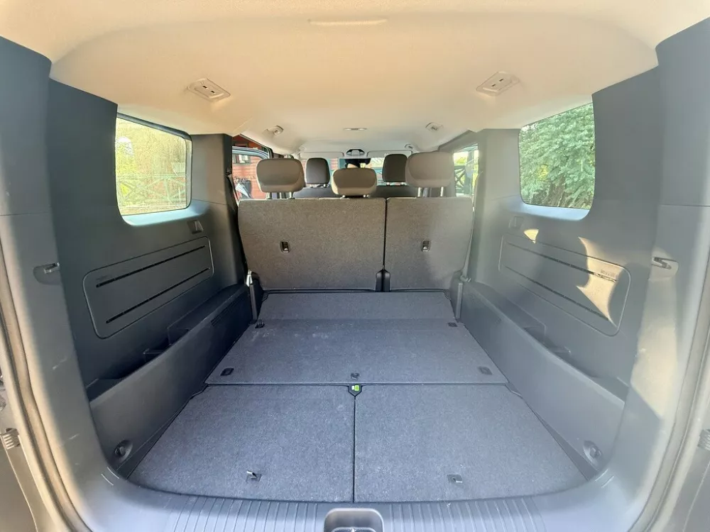 KiaPV5 Passanger