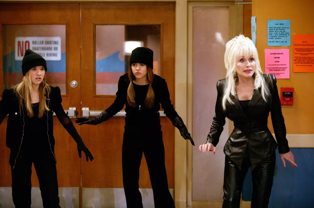 CEKF9A HANNAH MONTANA (TV) (2006) EMILY OSMENT, MILEY CYRUS, DOLLY PARTON 001 MOVIESTORE COLLECTION LTD