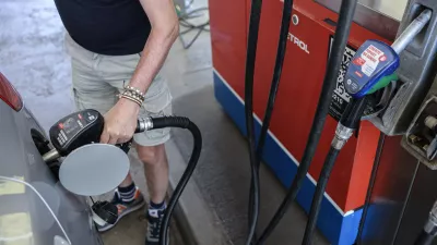 Kdo toči cenejše gorivo, Slovenci, Hrvati ali Avstrijci?