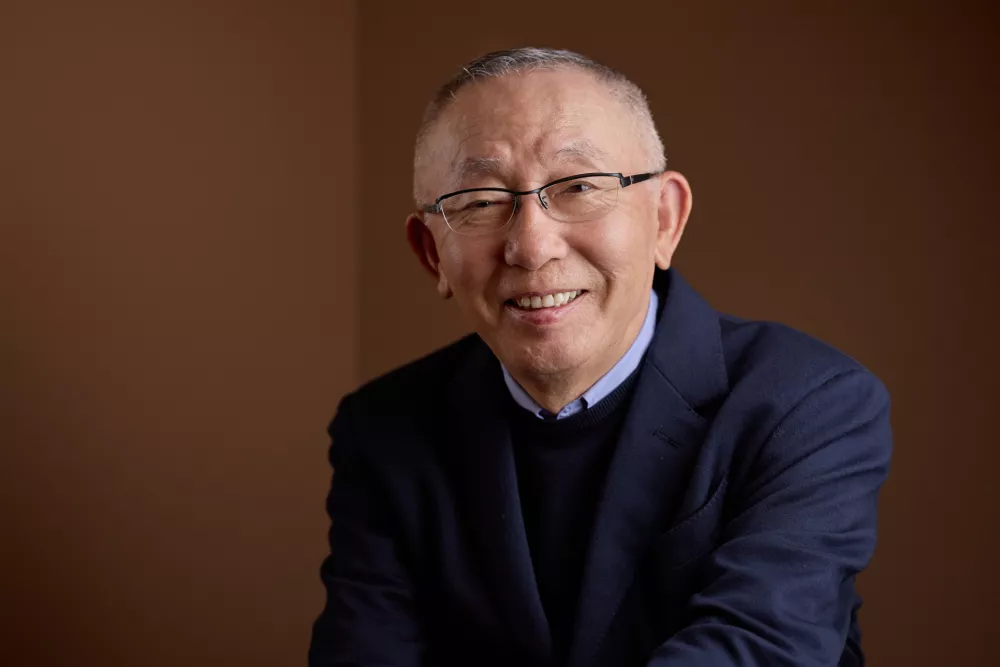 Tadashi Yanai, chairman and chief executive officer of Fast Retailing Co., at the company's Ariake office in Tokyo, Japan, on Tuesday, Nov. 25, 2025. Fast Retailing posted&nbsp;record sales of &yen;3.4 trillion last fiscal year, cementing Uniqlo as one of the world's biggest apparel makers.&nbsp;Photographer: Shoko Takayasu/Bloomberg via Getty Images / Foto: Bloomberg