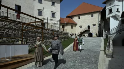 ljubezen simbolična fotografija partner partnerstvo upanje sprehod tradicija27.08.2026 - Odprtje obnovljenega gradu Turjak - grad Turjak Foto: Nik Erik Neubauer / Foto: 