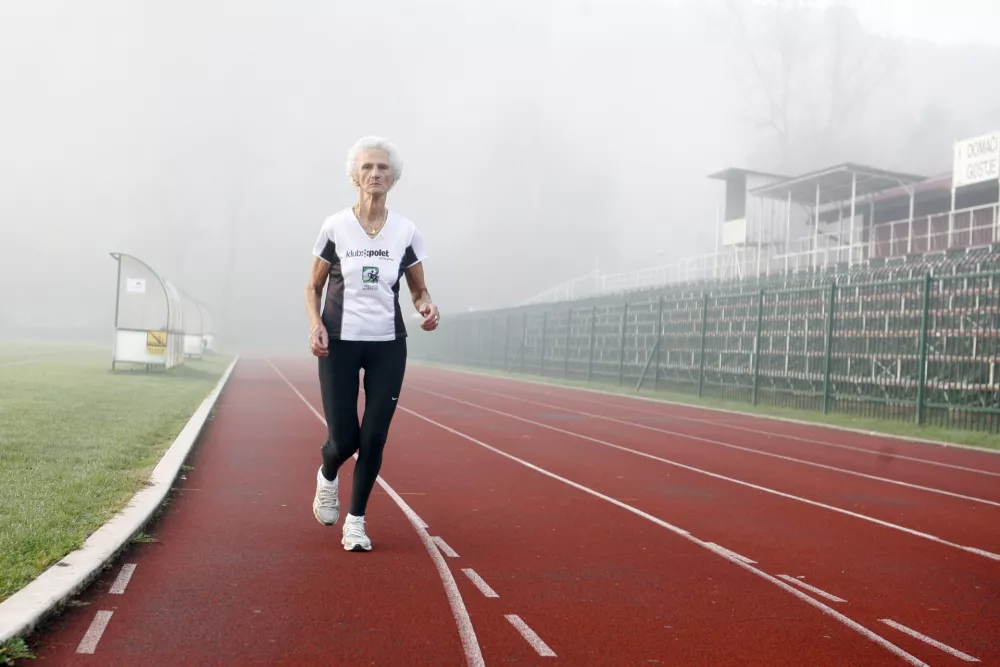 Helena Žigon, najstarej&scaron;a rekreativna tekačica &scaron;teje 84 let - tekla na vseh &scaron;estnajstih ljubljanskih maratonih //FOTO: Bojan Velikonja / Foto: Bojan Velikonja