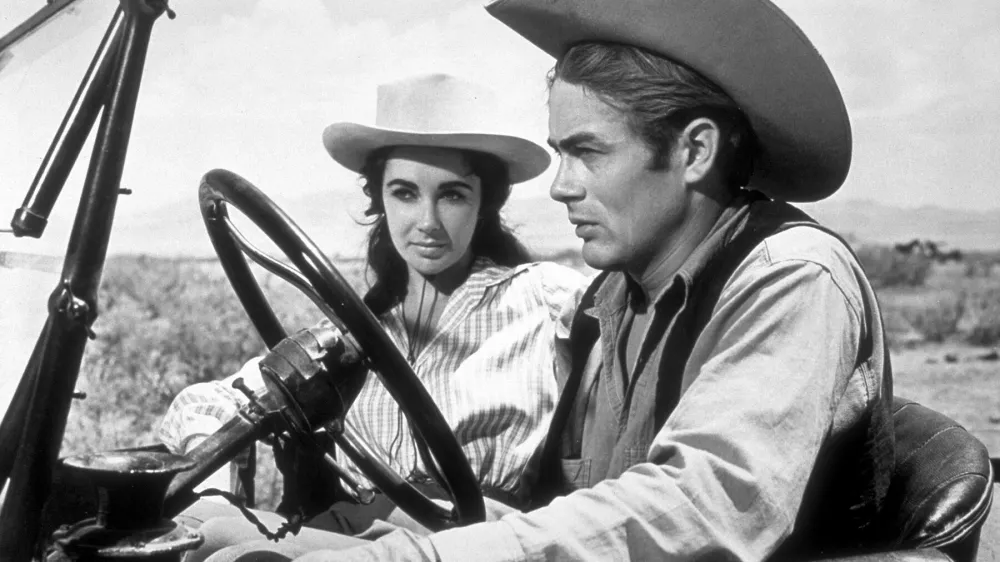 James Dean and Elizabeth Taylor in "Giant"1955 Warner / MPTVPhoto by Floyd McCarty,Image: 18874571, License: Rights-managed, Restrictions:, Model Release: no / Foto: Floyd Mccarty Via Profimedia