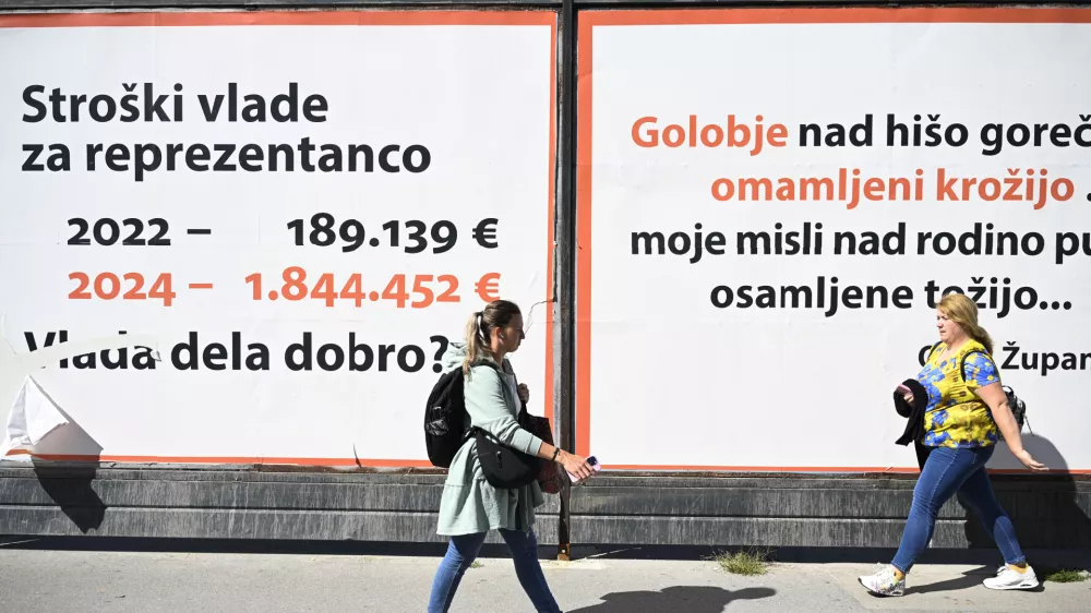 plakatna mesta, obcestni oglasi, protivladni plakati, oglas25.08.2025 - Plakati proti delovanju vlade Roberta Goloba. Foto: Nik Erik Neubauer 