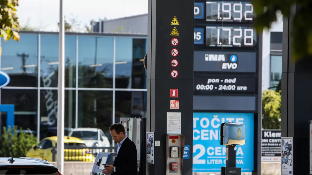 - Energetska kriza, cene goriv, cena dizelskega goriva prvič čez 2 eura.- Cena dizla 1,992 EUR- 22.09.2026. - Bencinska črpalka INA na Trža&scaron;ki cesti, Kozarje//FOTO: Bojan Velikonja