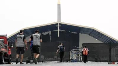 Workers set up infrastructure for an open-air Mass to be celebrated by Pope Leo at the Place de la Concorde in Paris on the eve of his four-day apostolic journey to France, September 24, 2026. REUTERS/Benoit Tessier