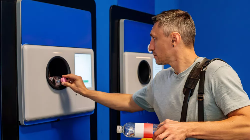 V &scaron;tevilnih evropskih državah lahko zasluži&scaron;, če vrne&scaron; plastenko. Pri nas ne. Slika je ilustrativna. / Foto: Istock