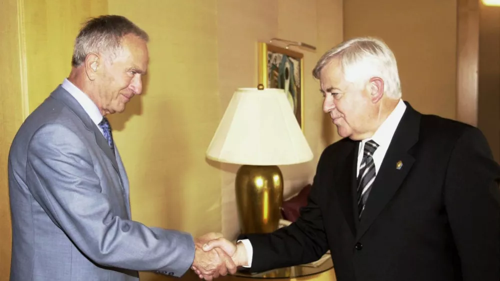 Milan Panić in slovenski predsednik Milan Kučan leta 2000 v OZN.